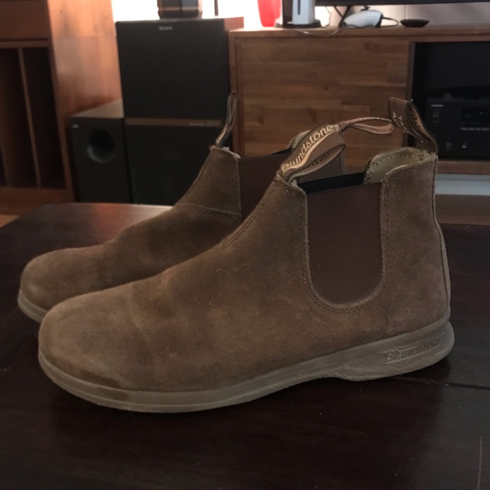 EUC Blundstone Brown Nubuck Active Chelsea Boots, Size 7.5 (US 8.5M, 10.5W)
